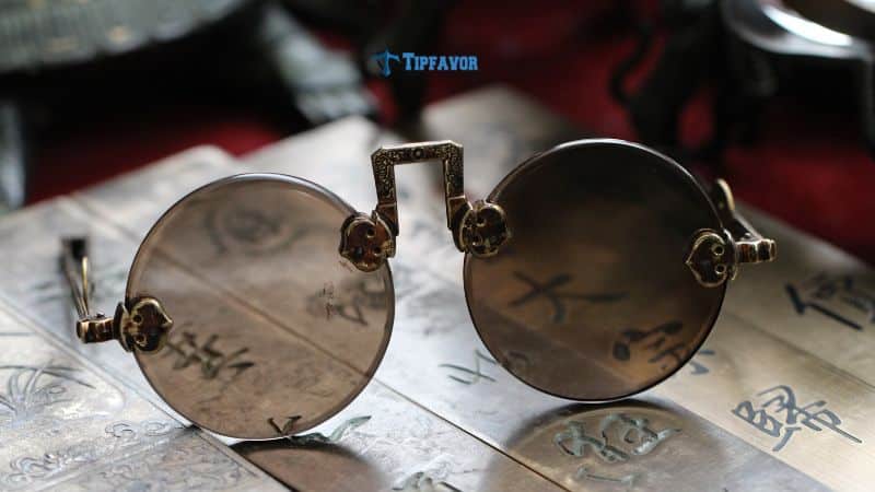 The History of Eyewear: From Ancient Times to Modern Trends